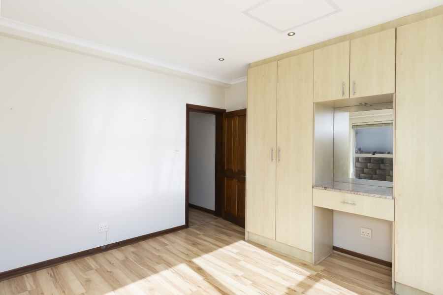 To Let 4 Bedroom Property for Rent in Heldervue Western Cape
